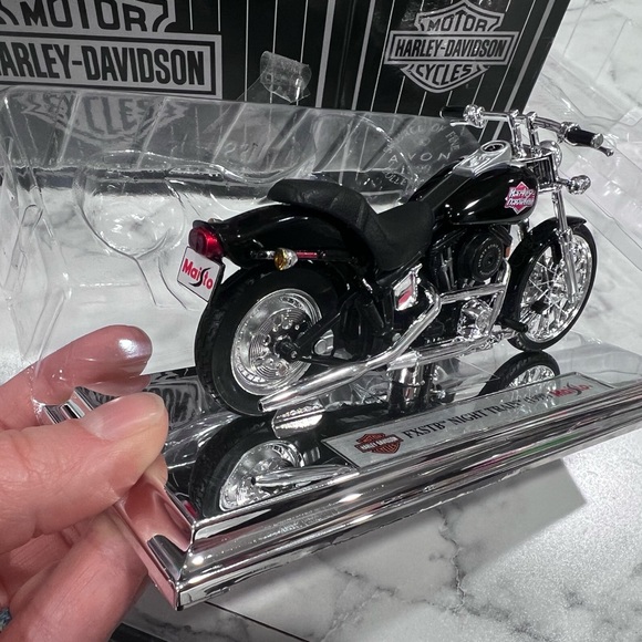1999 night train Harley Davidson motorcycle new in box - Picture 4 of 7